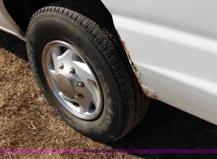 image for item L6740 1995 Ford Club Wagon XLT Super van