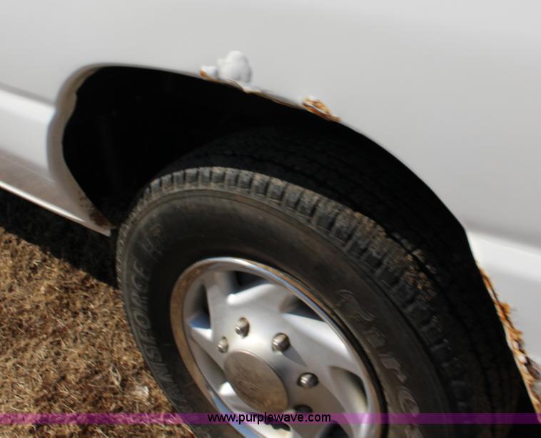 image for item L6740 1995 Ford Club Wagon XLT Super van