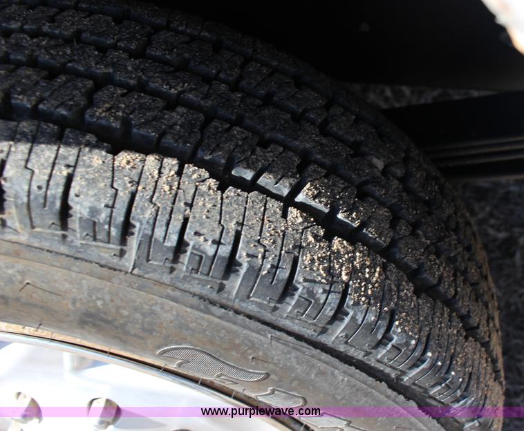 image for item L6740 1995 Ford Club Wagon XLT Super van