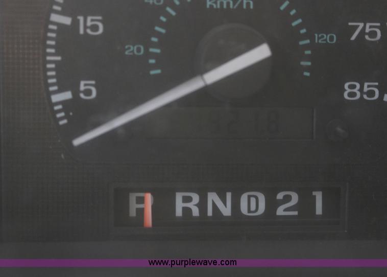 image for item L6740 1995 Ford Club Wagon XLT Super van