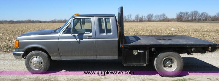 image for item Z9261 1991 Ford F350 Crew Cab flatbed pickup truck