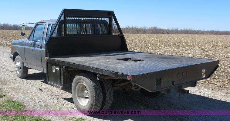 image for item Z9261 1991 Ford F350 Crew Cab flatbed pickup truck