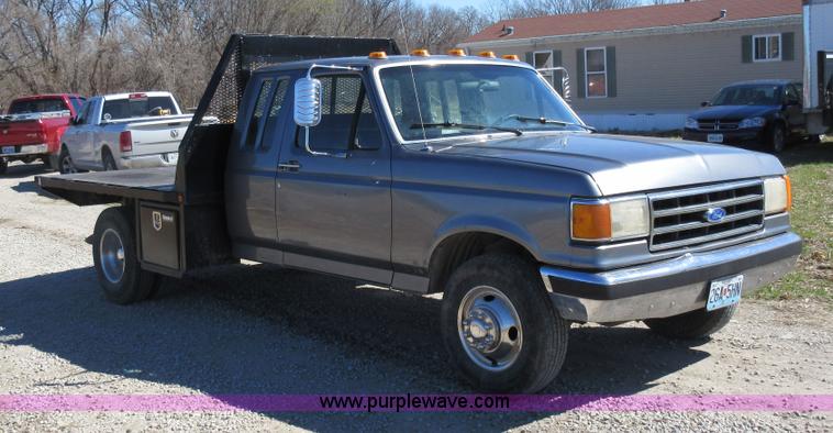 image for item Z9261 1991 Ford F350 Crew Cab flatbed pickup truck