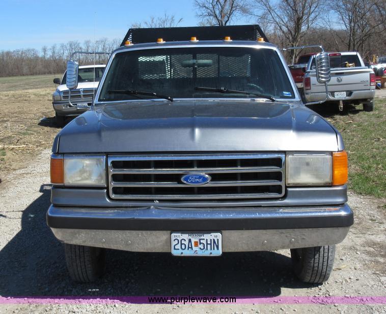image for item Z9261 1991 Ford F350 Crew Cab flatbed pickup truck