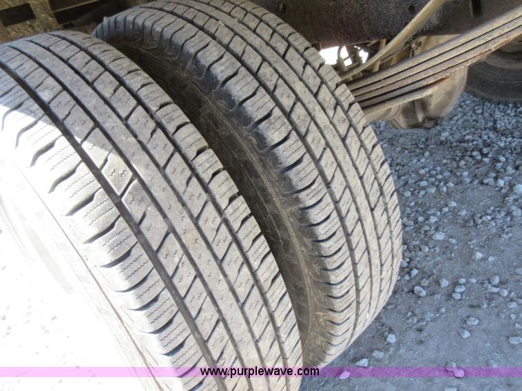 image for item Z9261 1991 Ford F350 Crew Cab flatbed pickup truck