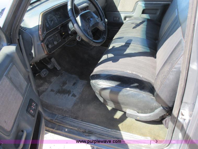 image for item Z9261 1991 Ford F350 Crew Cab flatbed pickup truck