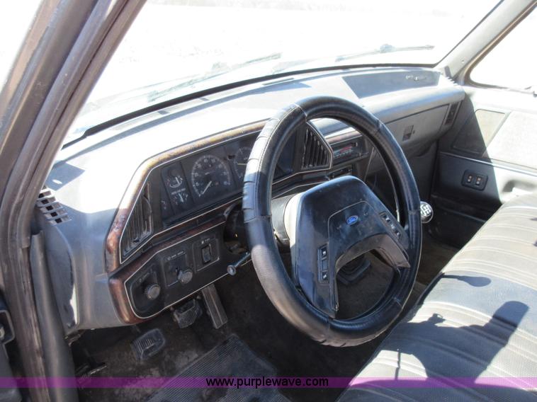 image for item Z9261 1991 Ford F350 Crew Cab flatbed pickup truck