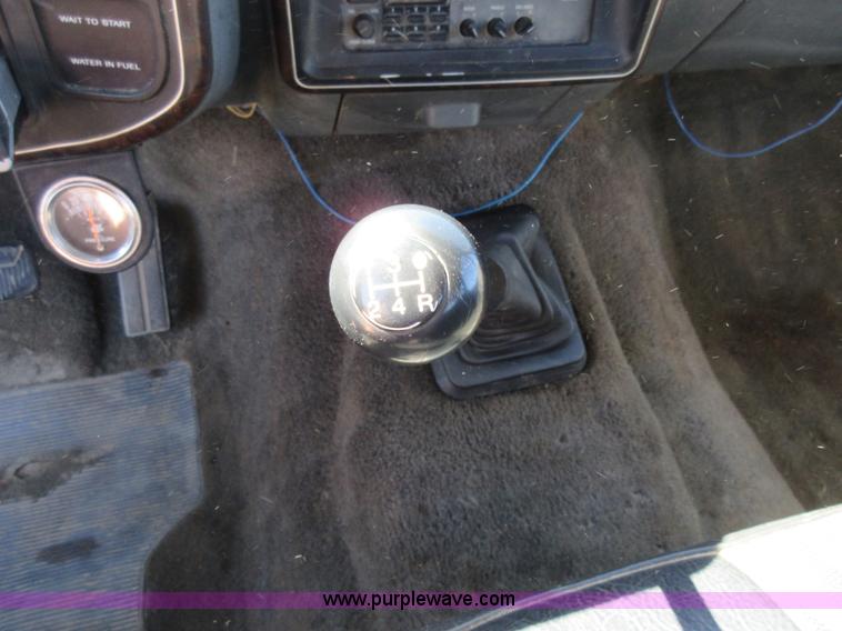 image for item Z9261 1991 Ford F350 Crew Cab flatbed pickup truck