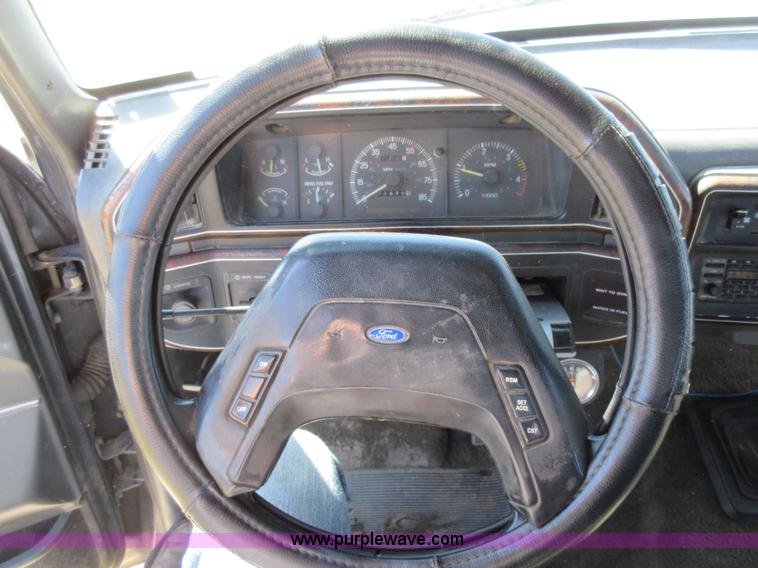 image for item Z9261 1991 Ford F350 Crew Cab flatbed pickup truck