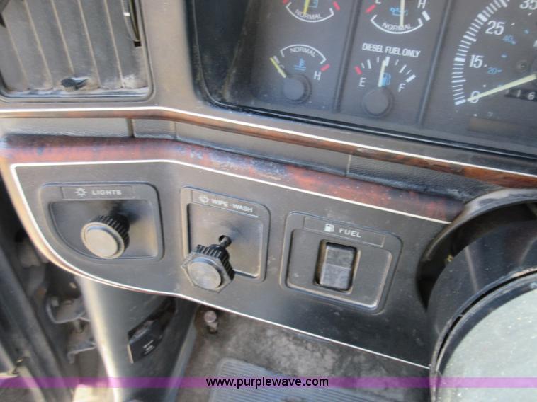 image for item Z9261 1991 Ford F350 Crew Cab flatbed pickup truck