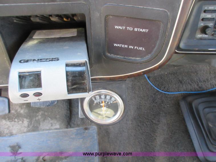 image for item Z9261 1991 Ford F350 Crew Cab flatbed pickup truck