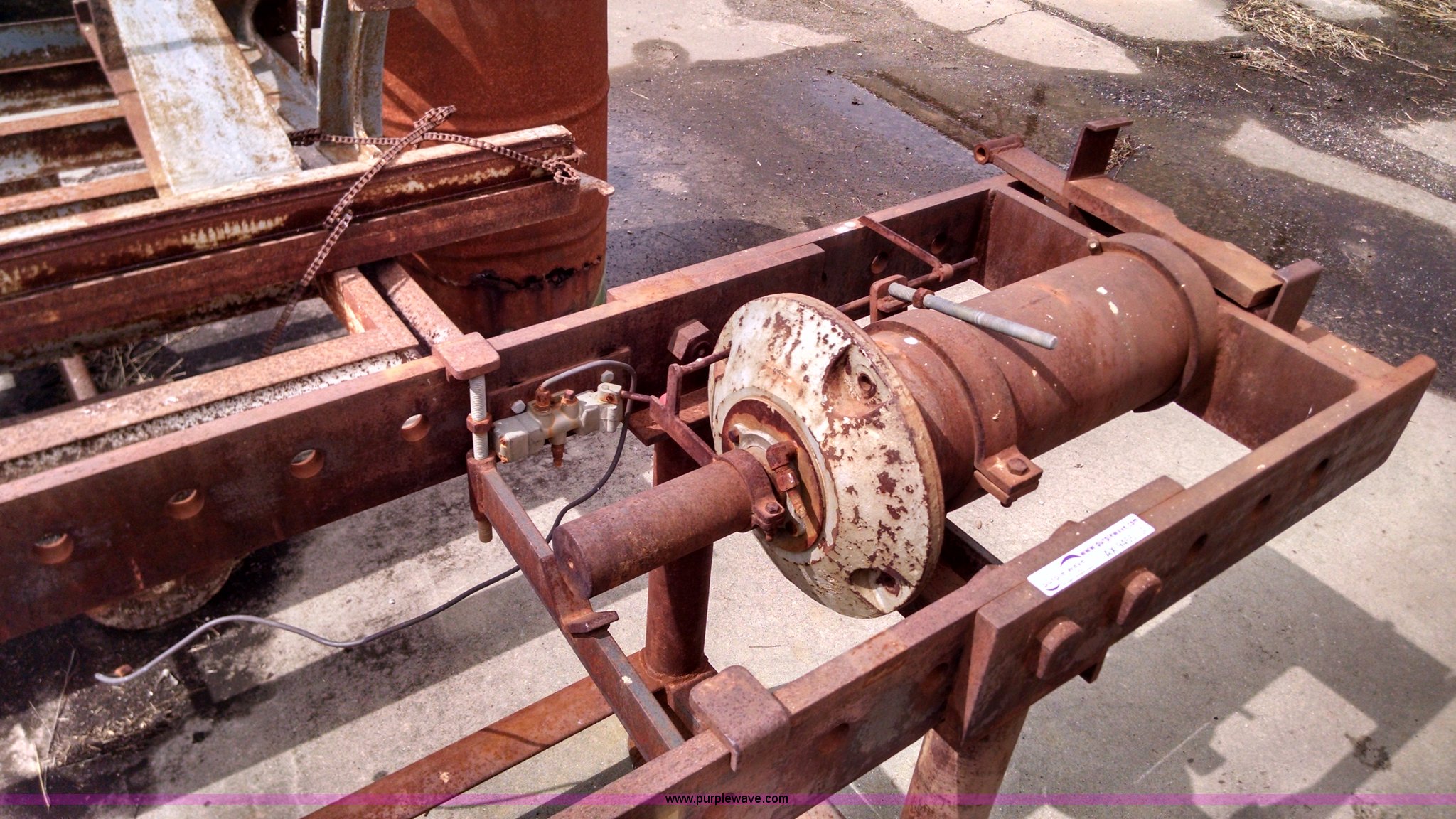 Hydraulic cylinder rebuild table in Lexington, MO Item AX9455 sold