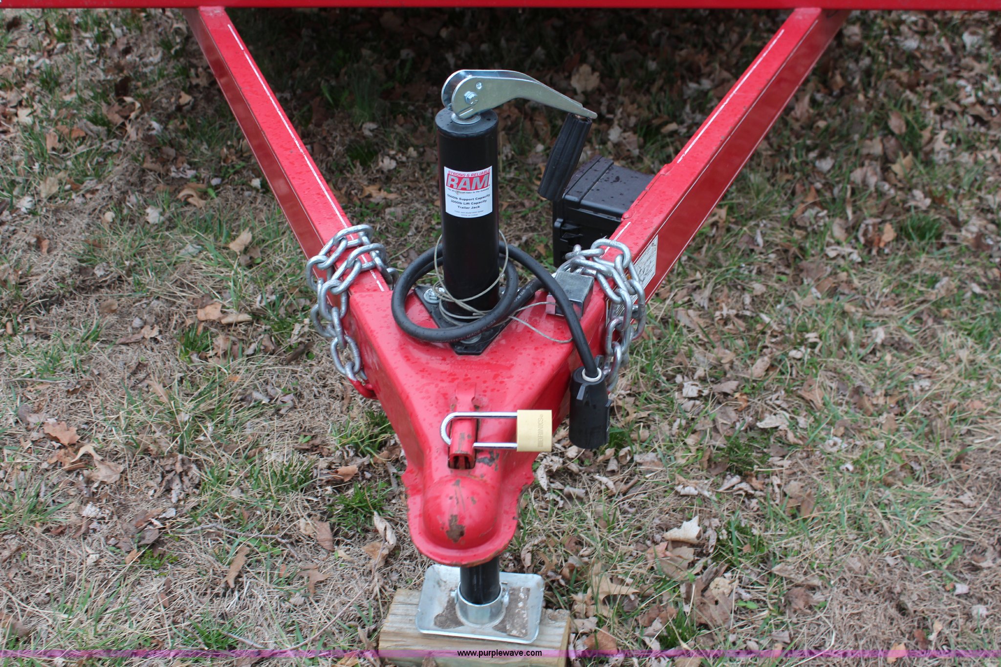 2012 Red Oak trailer in Baldwin City, KS Item K8966 sold Purple Wave