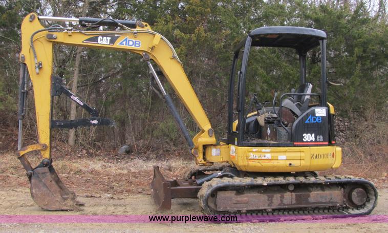 image for item F8985 2003 Caterpillar 304CR compact excavator