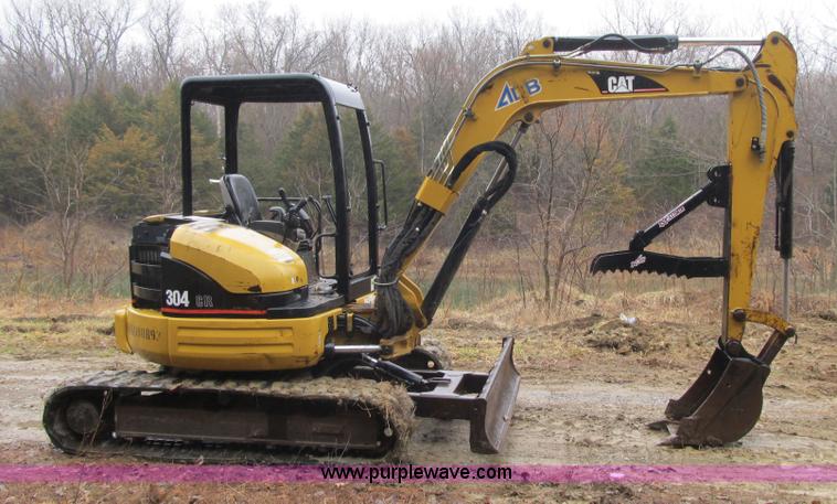 image for item F8985 2003 Caterpillar 304CR compact excavator