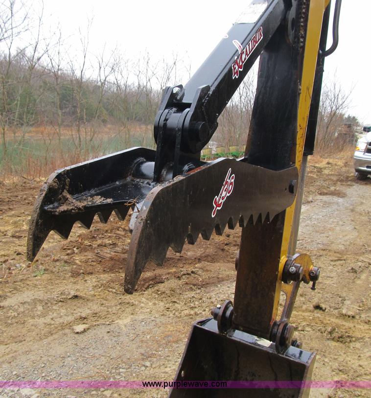 image for item F8985 2003 Caterpillar 304CR compact excavator