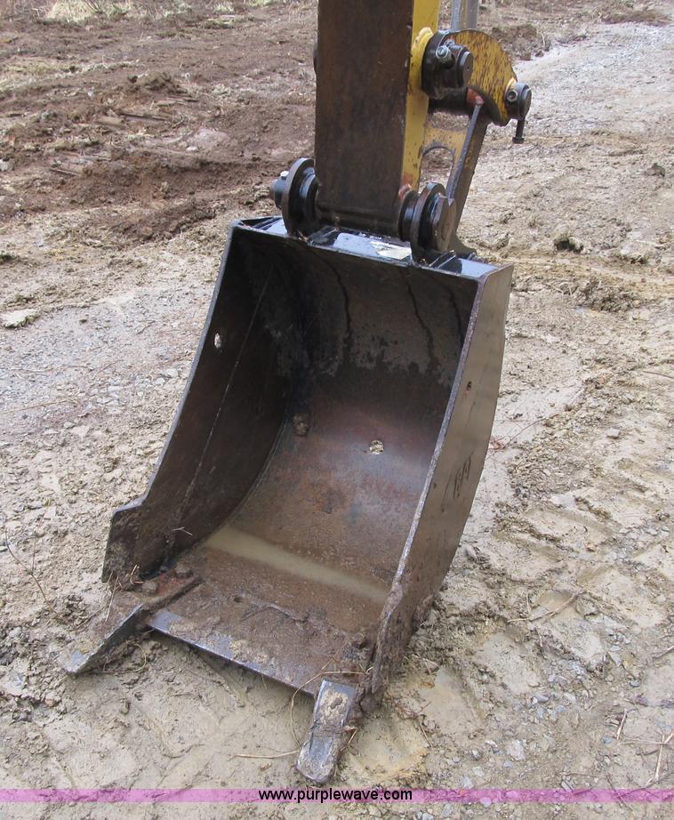 image for item F8985 2003 Caterpillar 304CR compact excavator