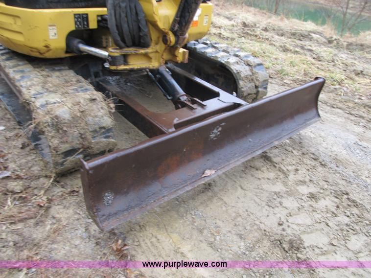 image for item F8985 2003 Caterpillar 304CR compact excavator