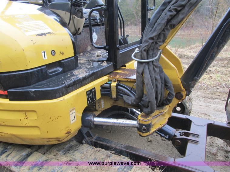 image for item F8985 2003 Caterpillar 304CR compact excavator