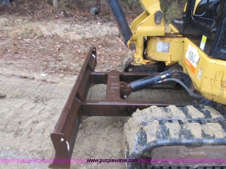 image for item F8985 2003 Caterpillar 304CR compact excavator