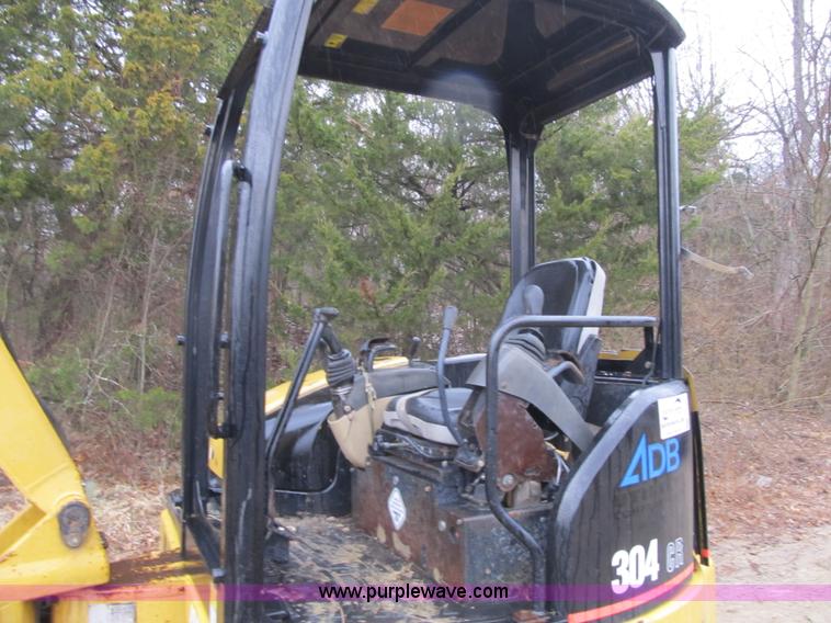 image for item F8985 2003 Caterpillar 304CR compact excavator