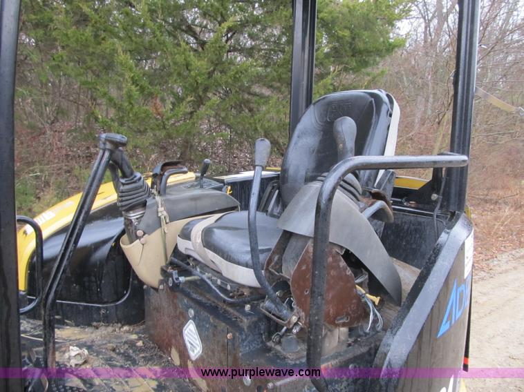 image for item F8985 2003 Caterpillar 304CR compact excavator