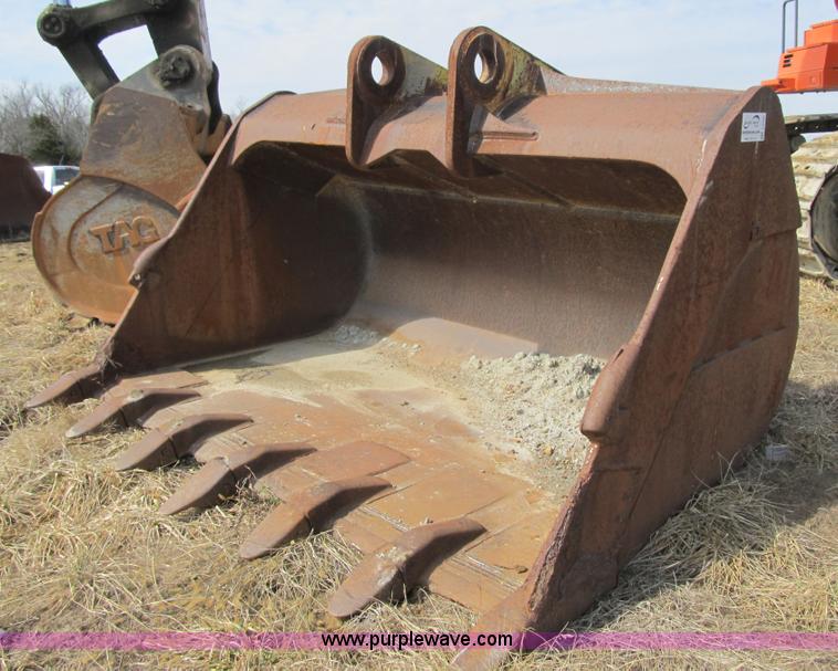 image for item F8986 Dymax heavy duty excavator bucket
