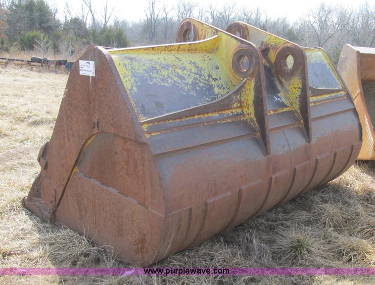 image for item F8986 Dymax heavy duty excavator bucket