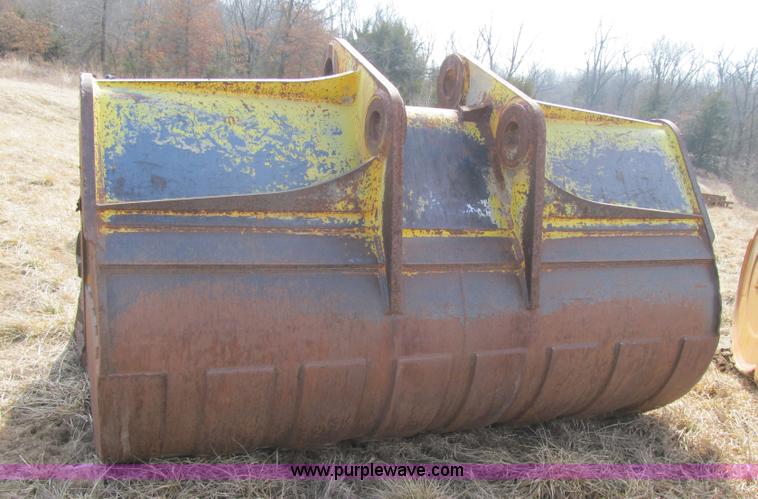 image for item F8986 Dymax heavy duty excavator bucket