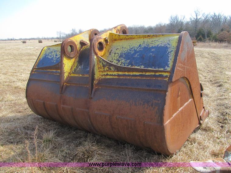 image for item F8986 Dymax heavy duty excavator bucket