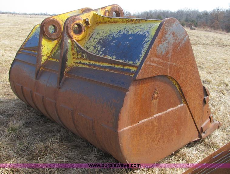 image for item F8986 Dymax heavy duty excavator bucket