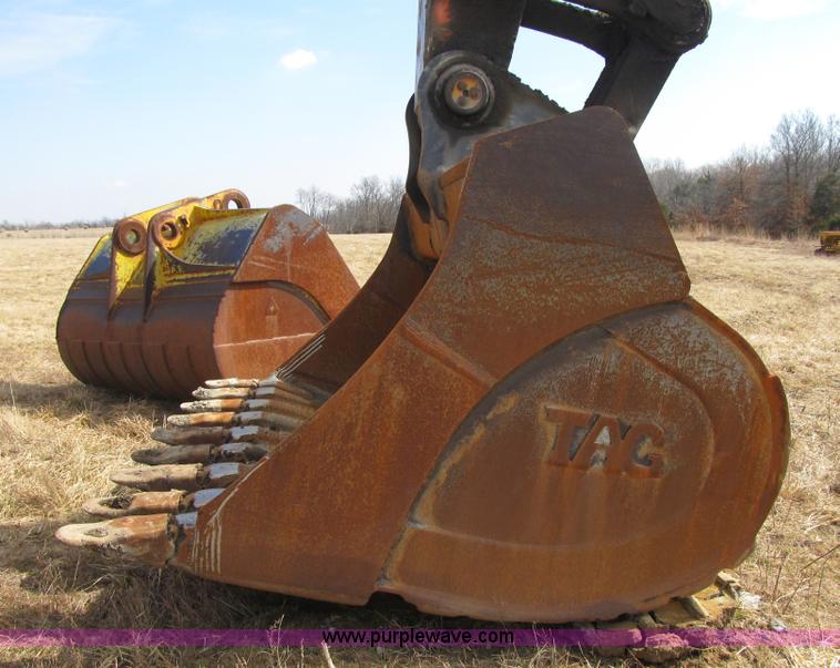 image for item F8987 TAG excavator bucket