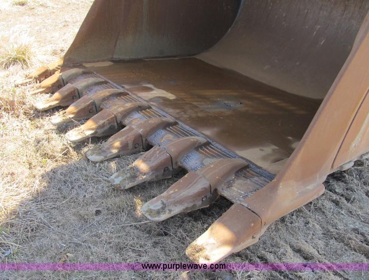 image for item F8988 SUI heavy duty excavator bucket