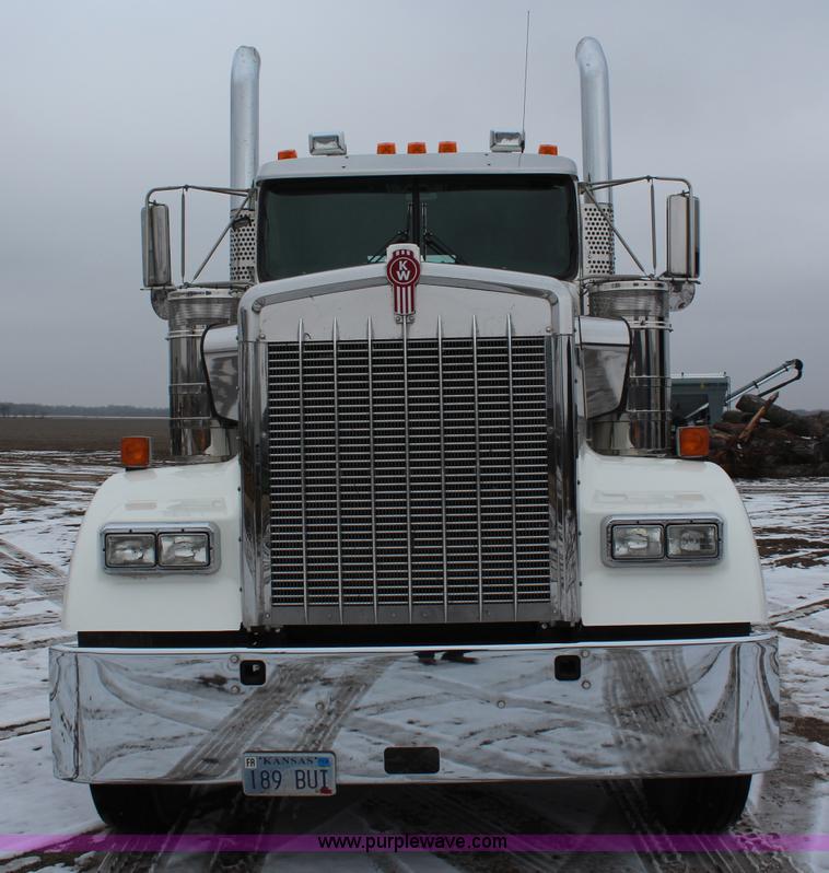 image for item K7027 2010 Kenworth W900 semi truck
