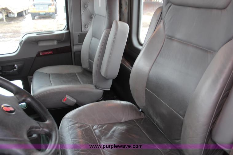 image for item K7027 2010 Kenworth W900 semi truck