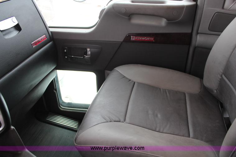 image for item K7027 2010 Kenworth W900 semi truck