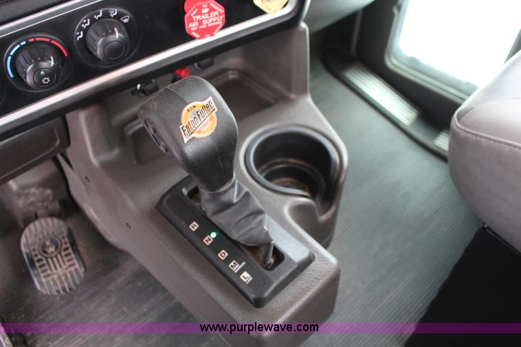 image for item K7027 2010 Kenworth W900 semi truck