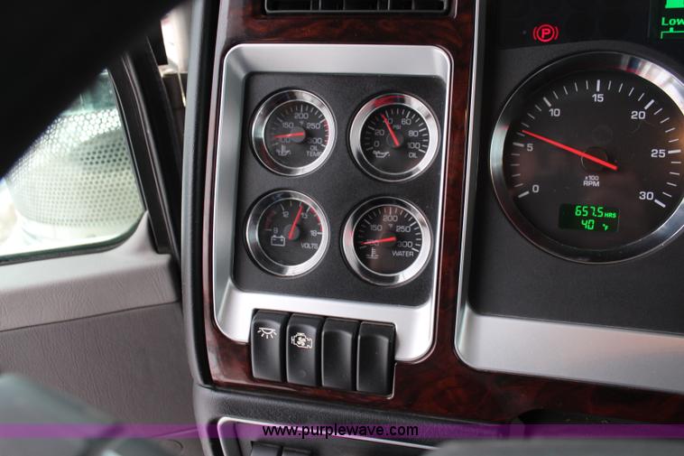 image for item K7027 2010 Kenworth W900 semi truck