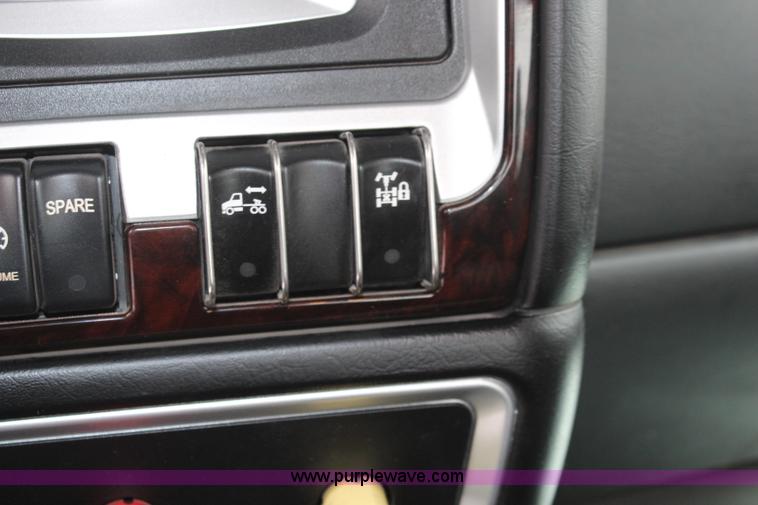 image for item K7027 2010 Kenworth W900 semi truck