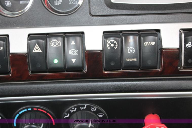 image for item K7027 2010 Kenworth W900 semi truck