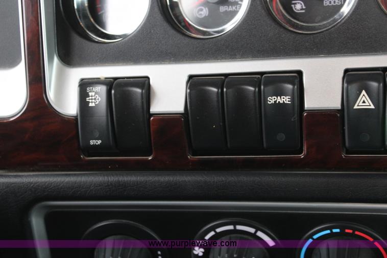 image for item K7027 2010 Kenworth W900 semi truck