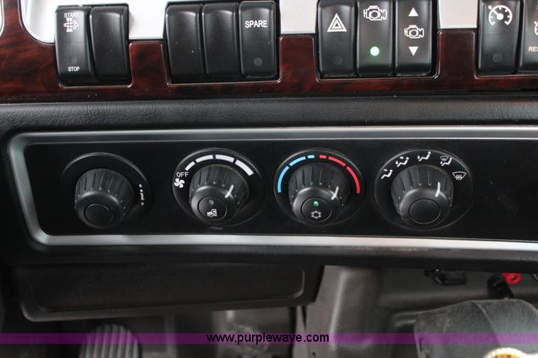 image for item K7027 2010 Kenworth W900 semi truck