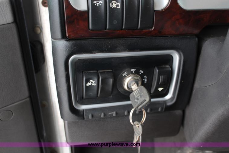 image for item K7027 2010 Kenworth W900 semi truck