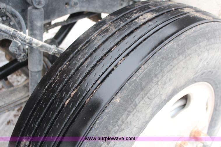 image for item K7027 2010 Kenworth W900 semi truck