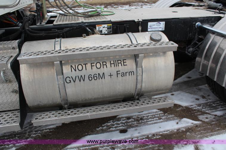 image for item K7027 2010 Kenworth W900 semi truck