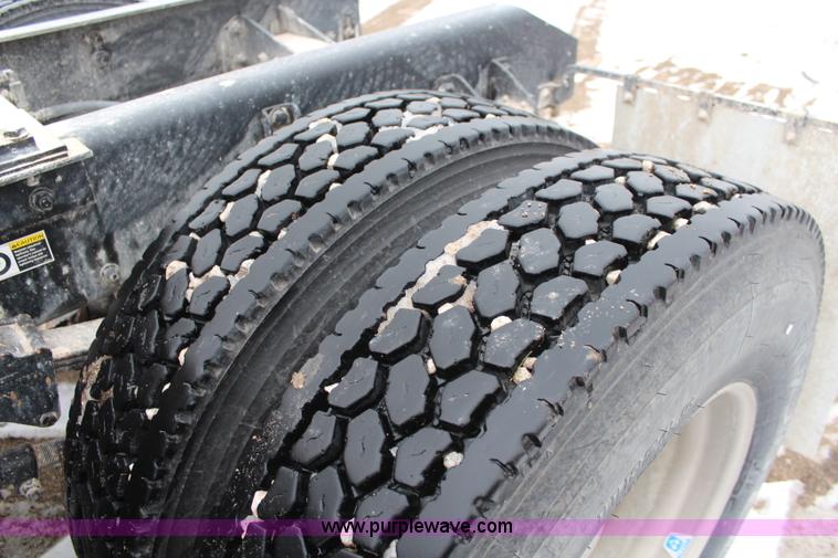 image for item K7027 2010 Kenworth W900 semi truck