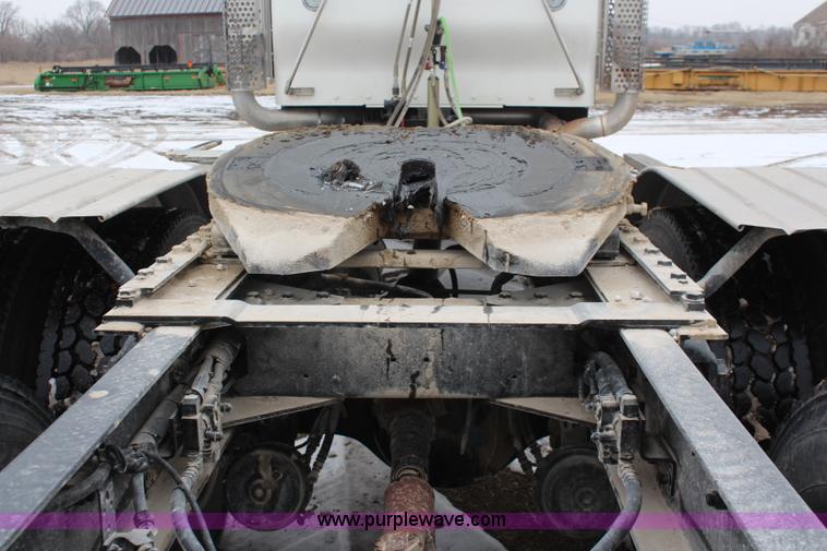 image for item K7027 2010 Kenworth W900 semi truck