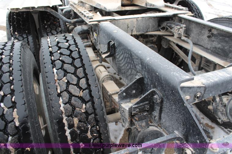 image for item K7027 2010 Kenworth W900 semi truck