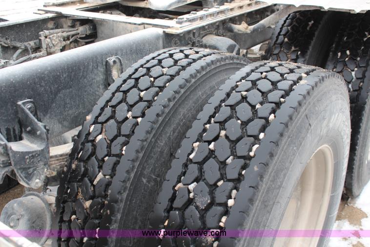 image for item K7027 2010 Kenworth W900 semi truck