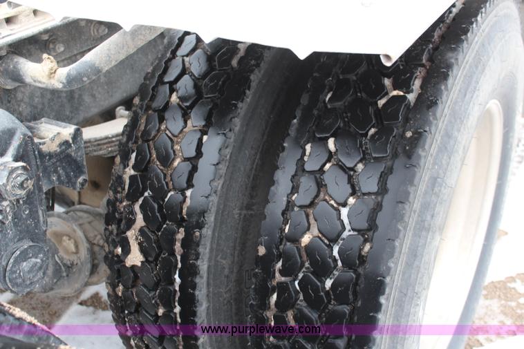 image for item K7027 2010 Kenworth W900 semi truck